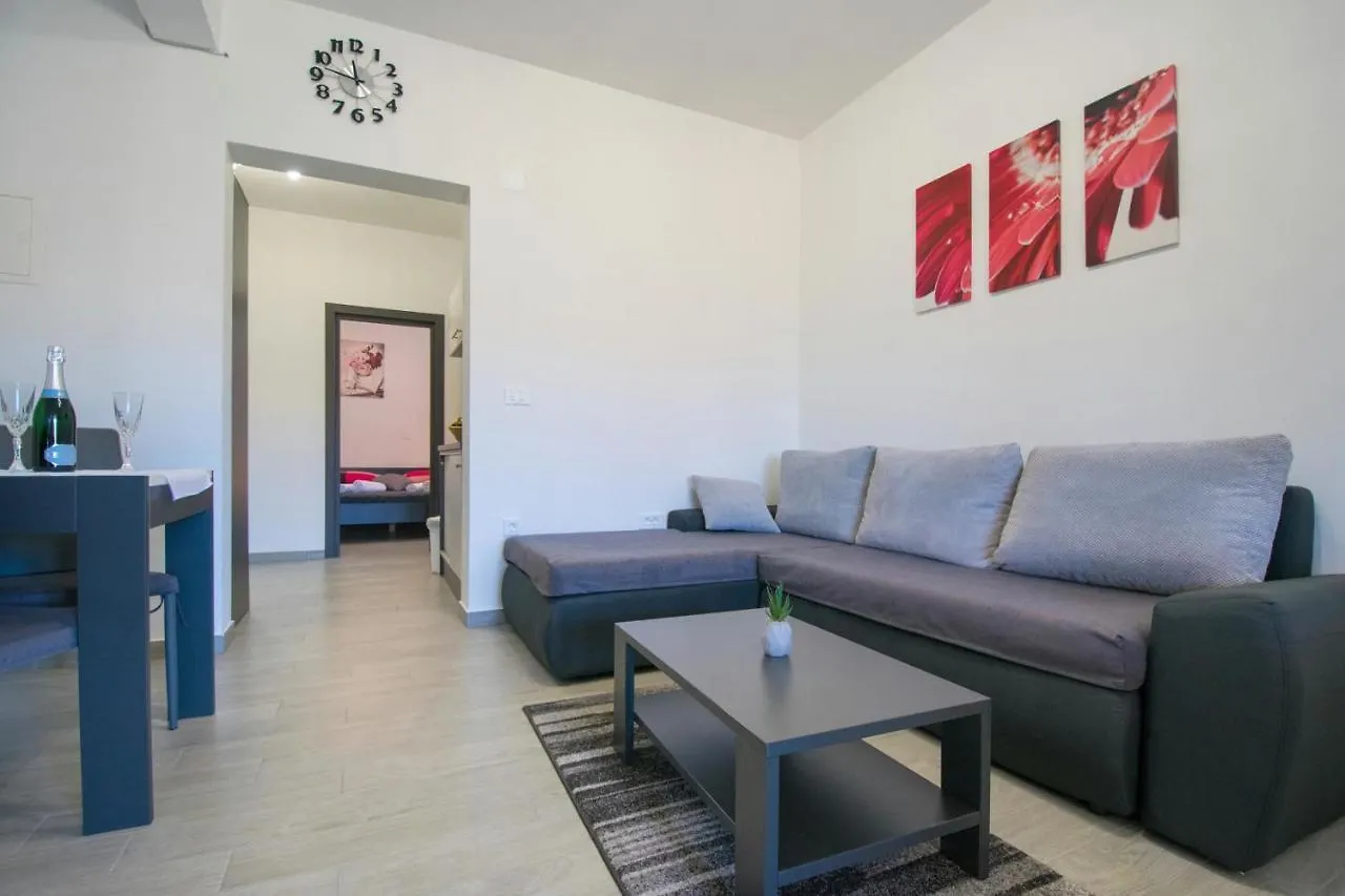 Apartments Mladenka Malinska