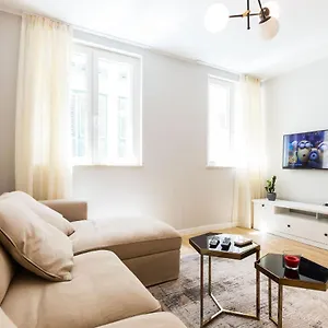 karlas-exclusive-central-apartment.hotelinzadar.com/