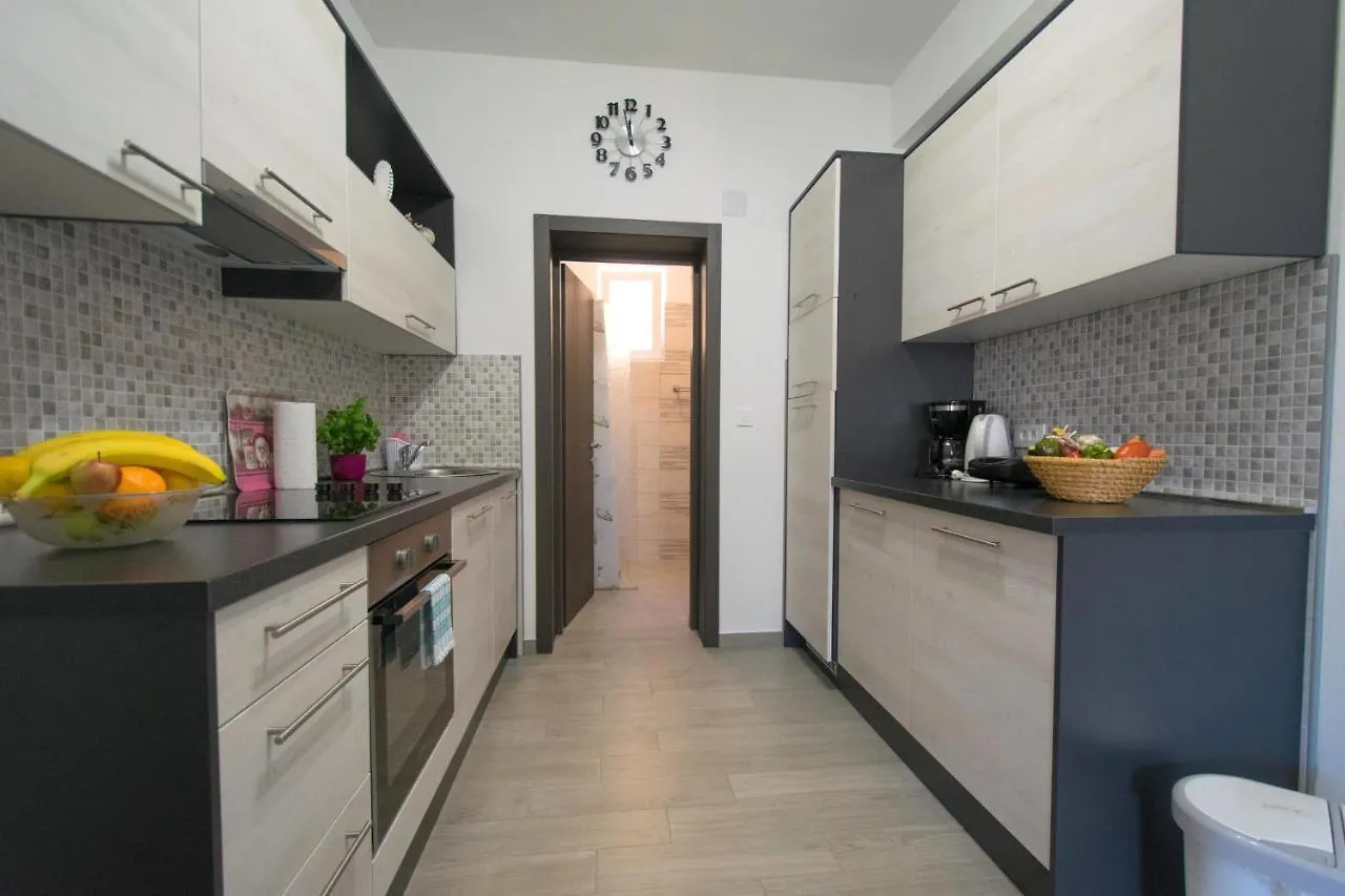 Apartments Mladenka Malinska