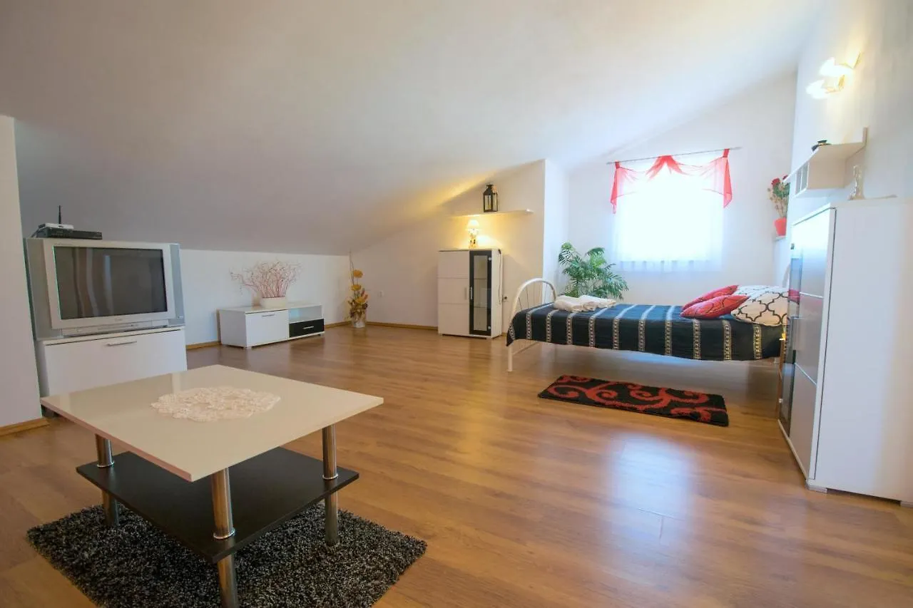 Apartments Mladenka Malinska