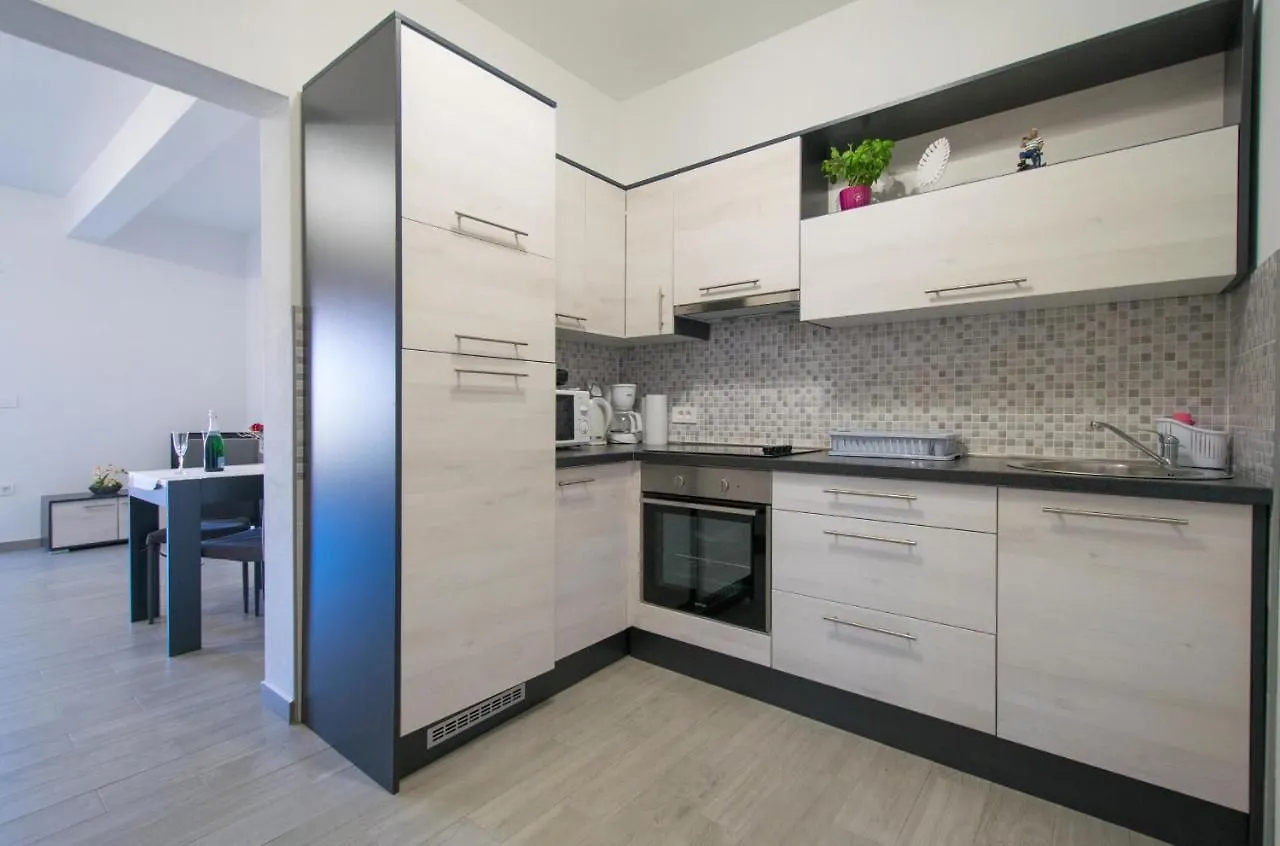 Apartments Mladenka Malinska