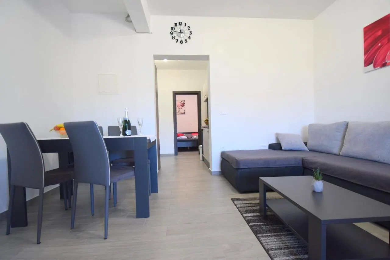 Apartments Mladenka Malinska
